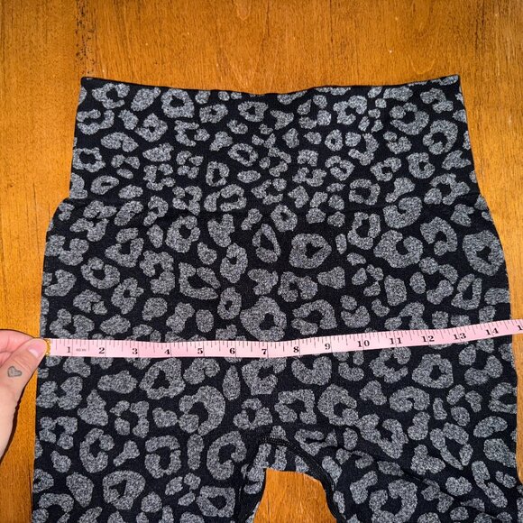 Black Silver Leopard Scrunch Booty Yoga Pants Butt Lifting Size Medium - Picture 7 of 8